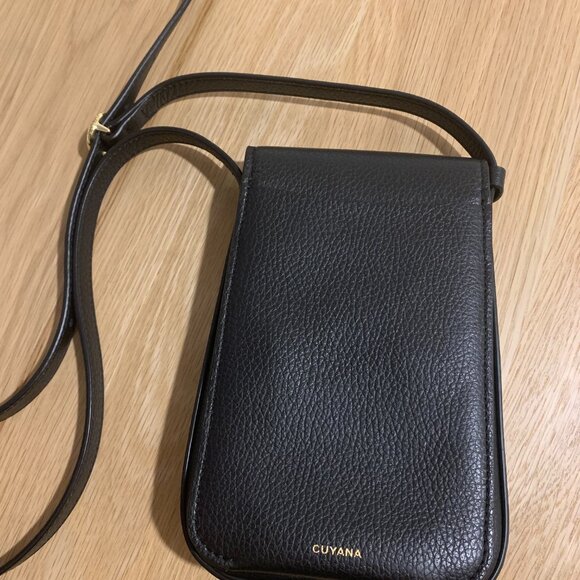 Cuyana Concertina Phone Bag - Picture 5 of 8